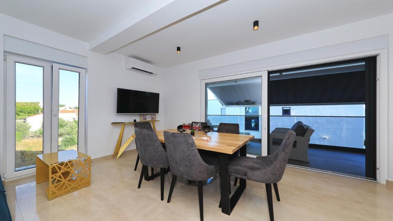 Adastra Apartments Maslenica Luaran gambar