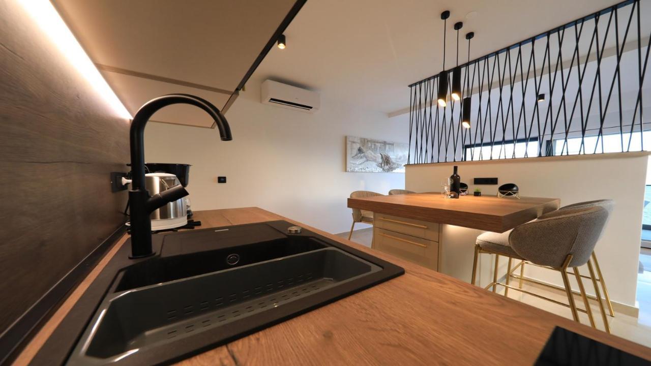 Adastra Apartments Maslenica Luaran gambar