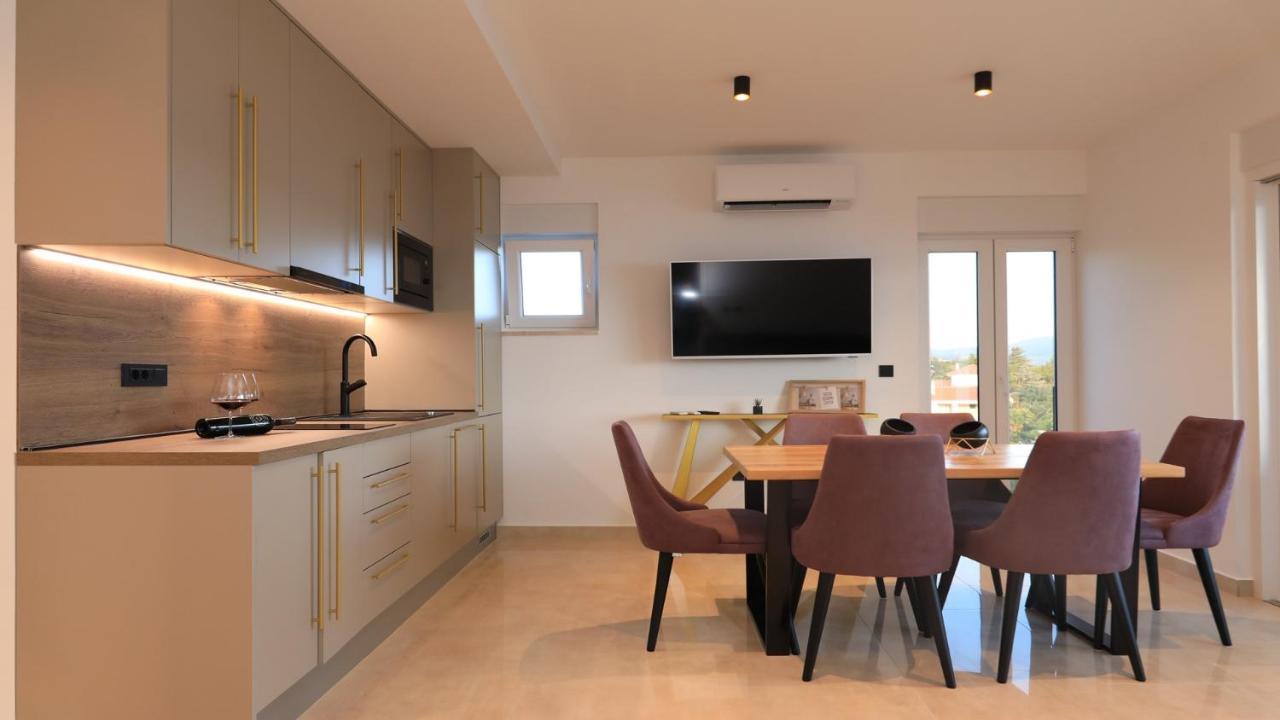 Adastra Apartments Maslenica Luaran gambar