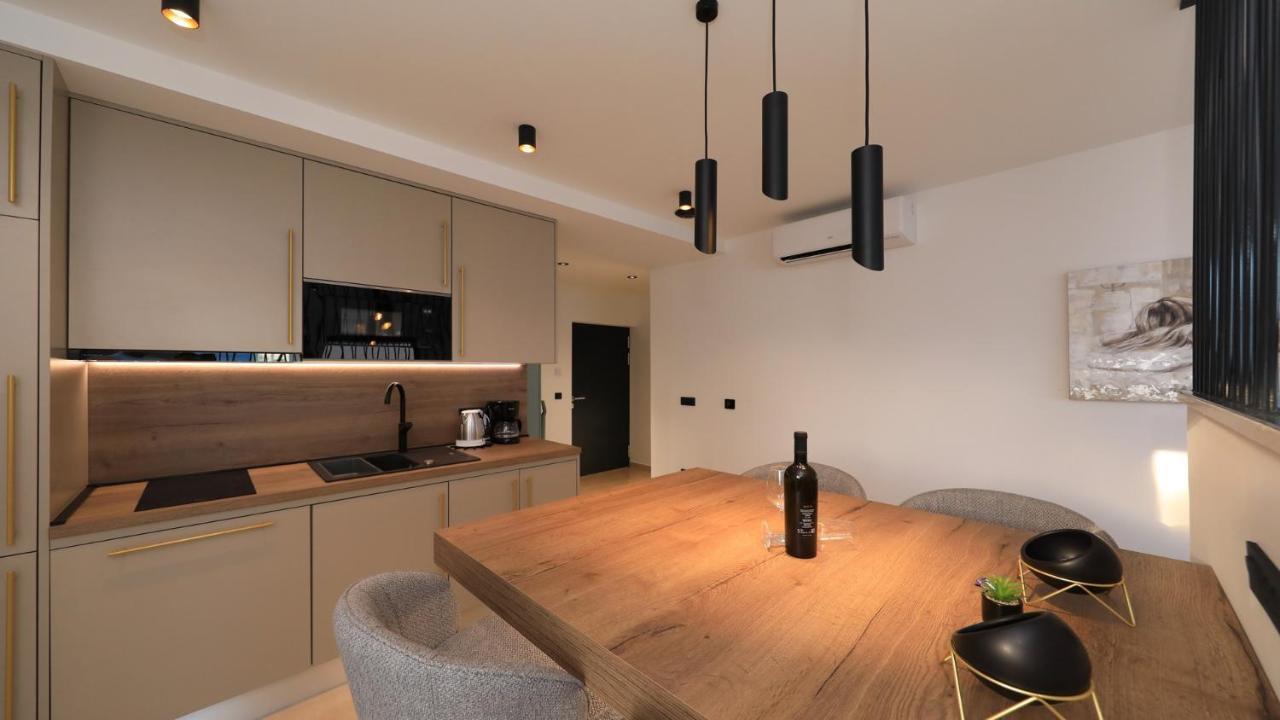 Adastra Apartments Maslenica Luaran gambar