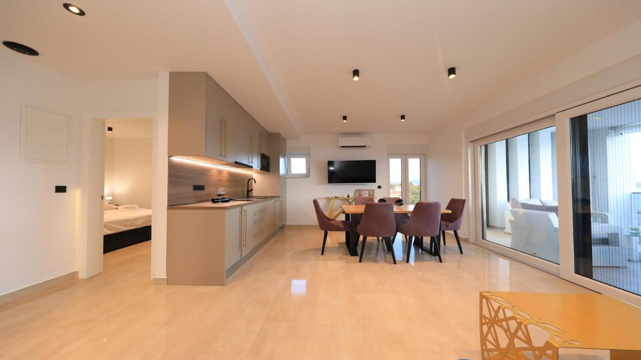 Adastra Apartments Maslenica Luaran gambar