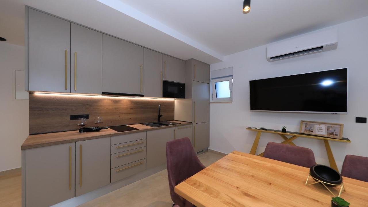 Adastra Apartments Maslenica Luaran gambar