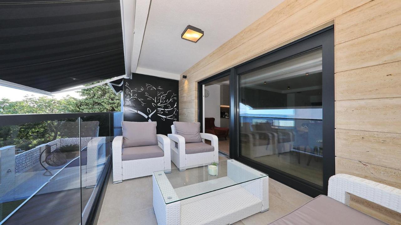 Adastra Apartments Maslenica Luaran gambar