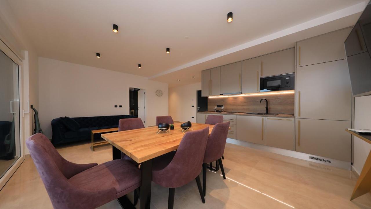 Adastra Apartments Maslenica Luaran gambar