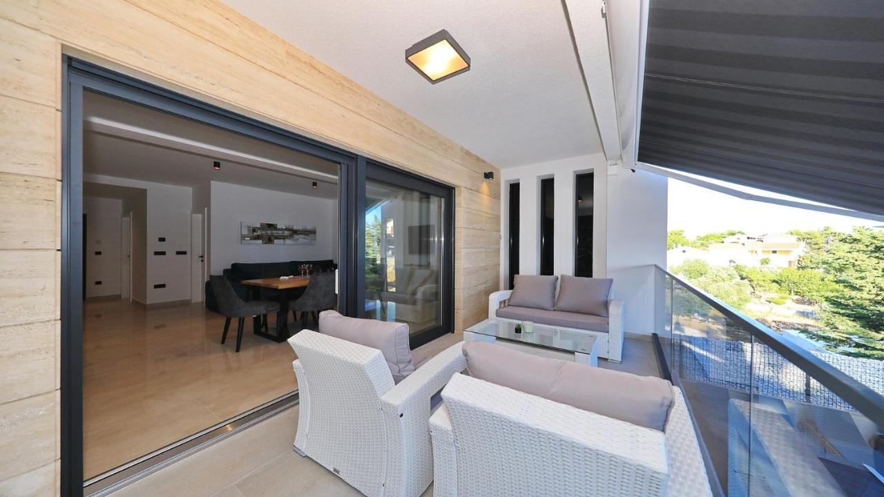 Adastra Apartments Maslenica Luaran gambar