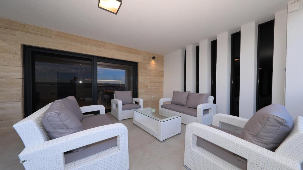 Adastra Apartments Maslenica Luaran gambar